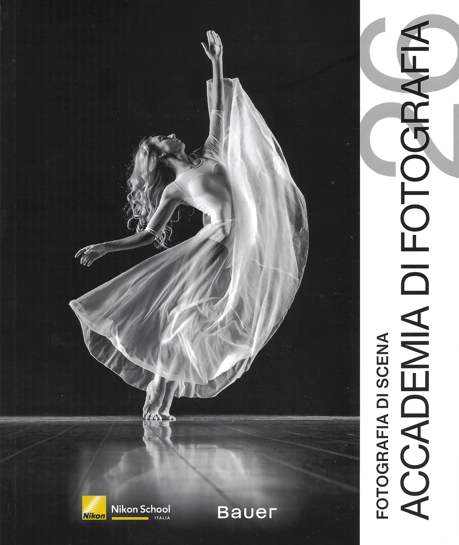 Copertina del volume 26 di Accademia di fotografia: Fotografia di scena